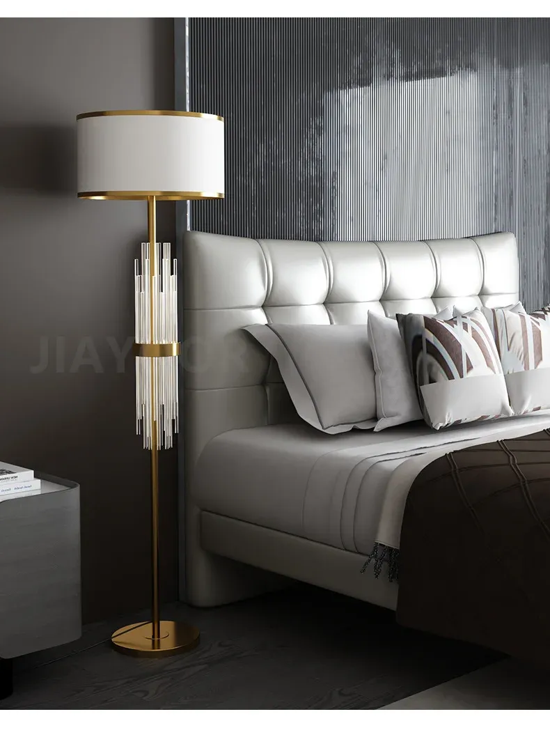 מנורת עמידה נורדית קריסטל לסלון ולחדר שינה