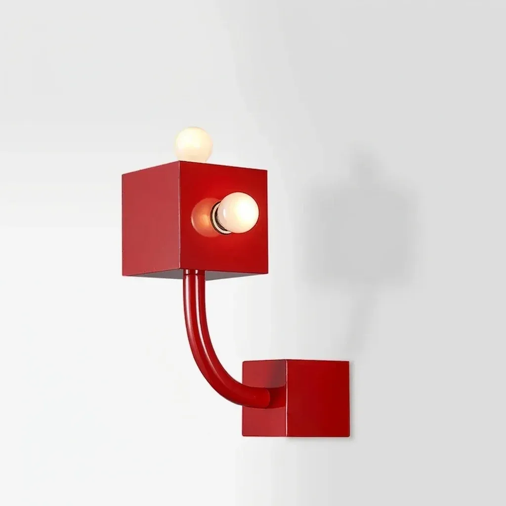 מנורת קיר רטרו אדומה עם שלושה מוקדי אור